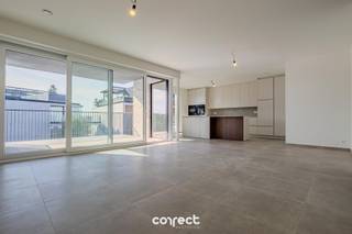 Volledig afgewerkt nieuwbouwappartement in centrum ZedelgemHet appartement met busnr 1.01 bevindt zich in een kleinschalige residentie van...