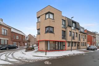 Te koop: gelijkvloers handelspand in het centrum van Zaventem, op een zichtbare hoeklocatie.Dit gelijkvloers handelspand, gebouwd in 2009, ligt op...