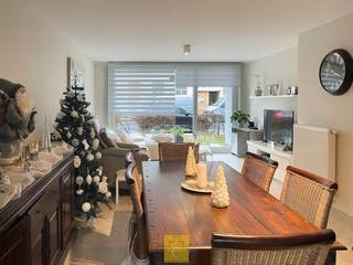 Dit appartement is rustig gelegen aan de rand van Brugge met een ruime living en open keuken (volledig geïnstalleerd) - tuin met poortje -...