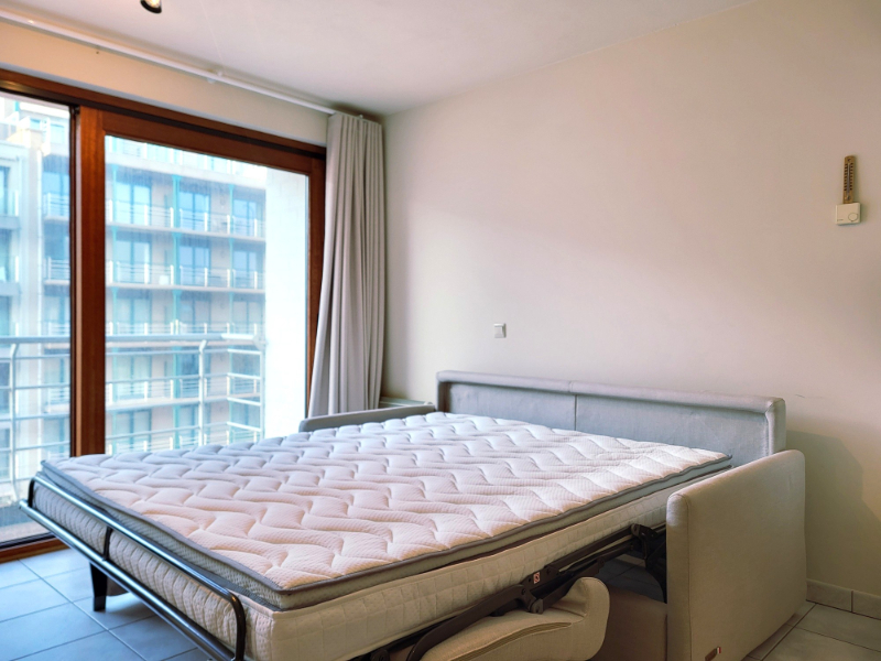 Centraal gelegen studio met slaaphoek en terras te koop - foto 4