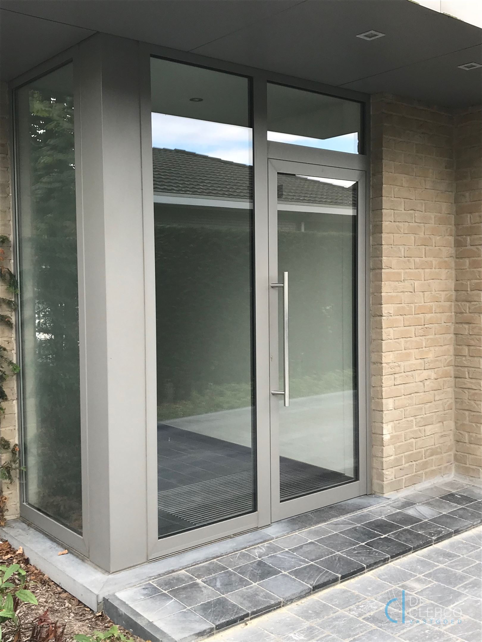 Mooi recent, luxueus en ruim appartement nabij Lochristi Dorp! - foto 1