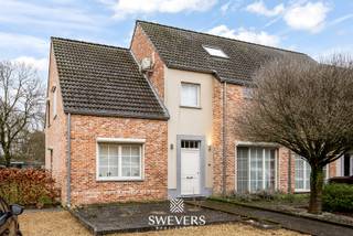 Deze instapklare halfopen bebouwing in Diepenbeek biedt 214 m² woonruimte en ligt in een rustige straat met enkel plaatselijk verkeer. De...