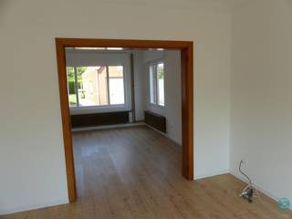 Half-vrijstaande deels gerenoveerde woning met 3 slaapkamers, garage en ingesloten tuin op wandelafstand van het centrum.Welkom in deze charmante...
