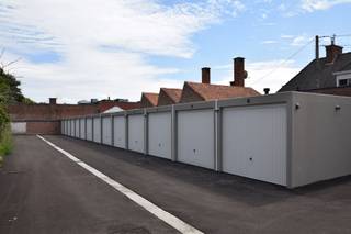 Ruime nieuwbouw garage Roeselare € 80huur + € 2 elektriciteit/maand.  Garage 3 beschikbaar vanaf 01/03/2026...