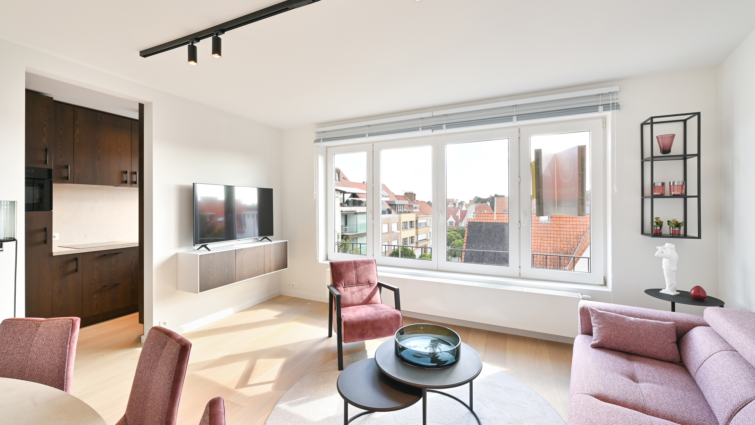 Volledig gerenoveerd appartement met een uniek zicht over de villa’s te Churchilllaan. - foto 1