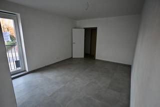 Leuk appartement met 1 slaapkamer op de eerste verdieping ! !Indeling : Inkomhal , apart toilet , woonkamer met open keuken , berging , slaapkamer...