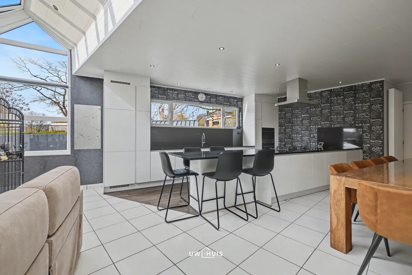 Ruime hernieuwbouw uit 2004 het centrum van Stekene met 4 slaapkamers, tuin en garage - foto 4