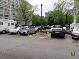 <p><span>Bovengrondse staanplaats op centrale locatie!</span></p><p><span> </span></p><p><span>De toegangsbareel naar dit garagecomplex is geautomatiseerd.</span></p><p><span>Deze bovengrondse autostaanplaats met nummer 53 ligt vlak naast de Grote Steenweg te Berchem.</span></p><p><span>Een centrale, praktische en veilige locatie om de wagen te stallen.</span></p><p><span> </span></p><p><span>Huurprijs en beschikbaarheid:</span></p><p><span>€60/maand</span></p><p><span>Beschikbaar: 01/03/2026</span></p><p><span> </span></p><p><span>Bij interesse, stuur een mail naar verhuur@coprimmo.be</span></p><p><span> </span></p>