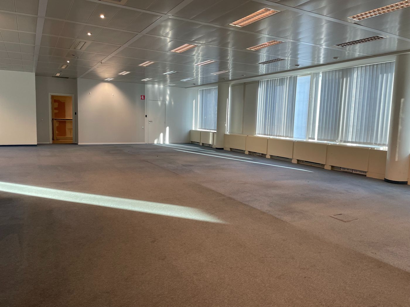 819 m² instapklare kantoren vlakbij op- en afrit E40 te Brussel - foto 5