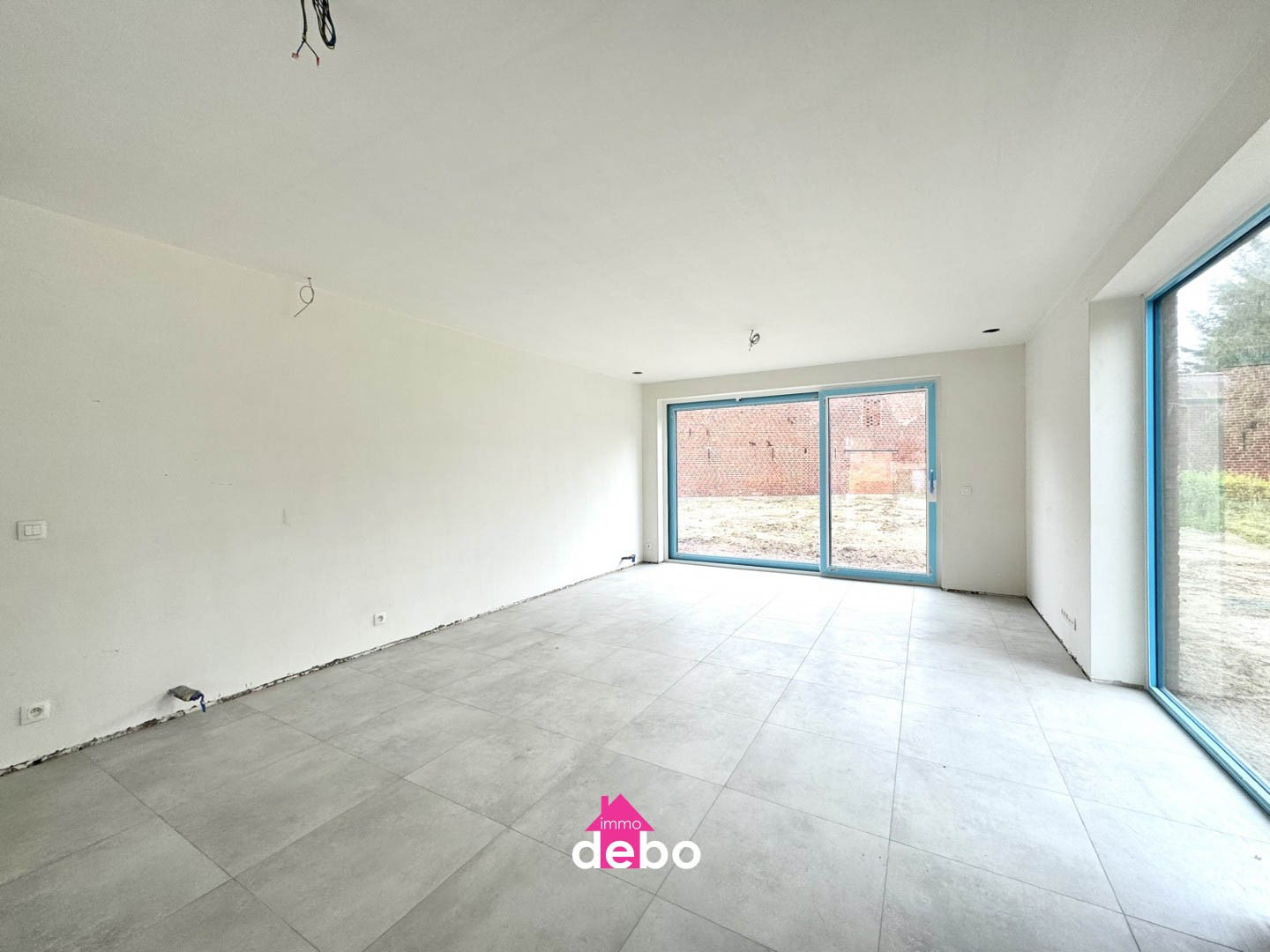 Halfopen lichtrijke moderne nieuwbouwwoning met ruime tuin en carport op 452 m² - foto 4