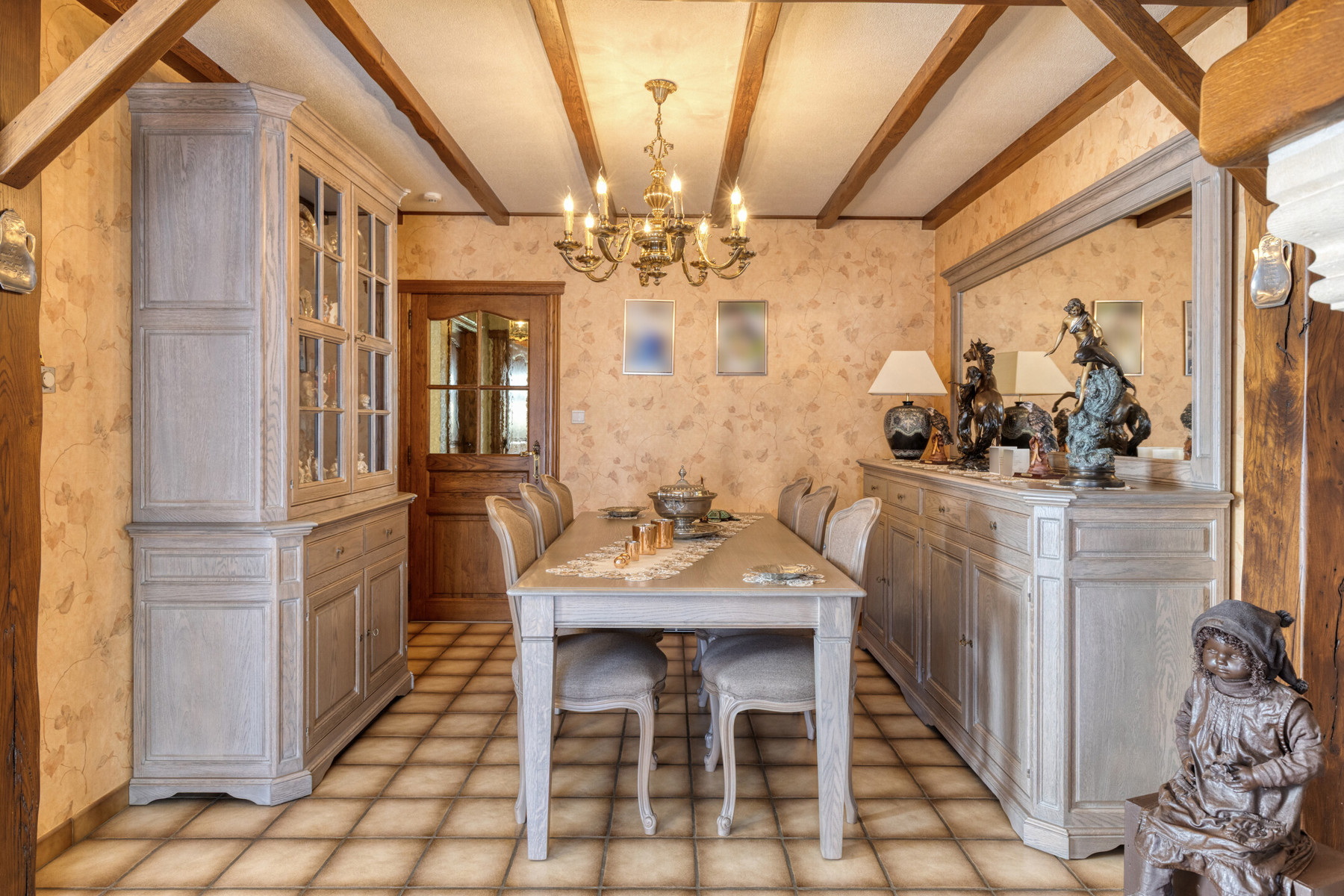 Te moderniseren ruime en solide 3-gevelwoning met grote tuin - foto 5