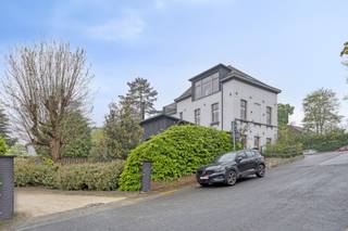 HEEL RUIME EN LICHTRIJKE BURGERWONING AAN  STATION VAN LINKEBEEK.Totaal gerenoveerd pand  : ideaal als familiewoning en/of als praktijk,...