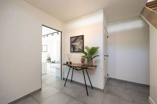 *De totale prijs is opgesplitst in een grondwaarde en een constructiewaarde. Op de grondwaarde zijn registratierechten van 12% van toepassing,...