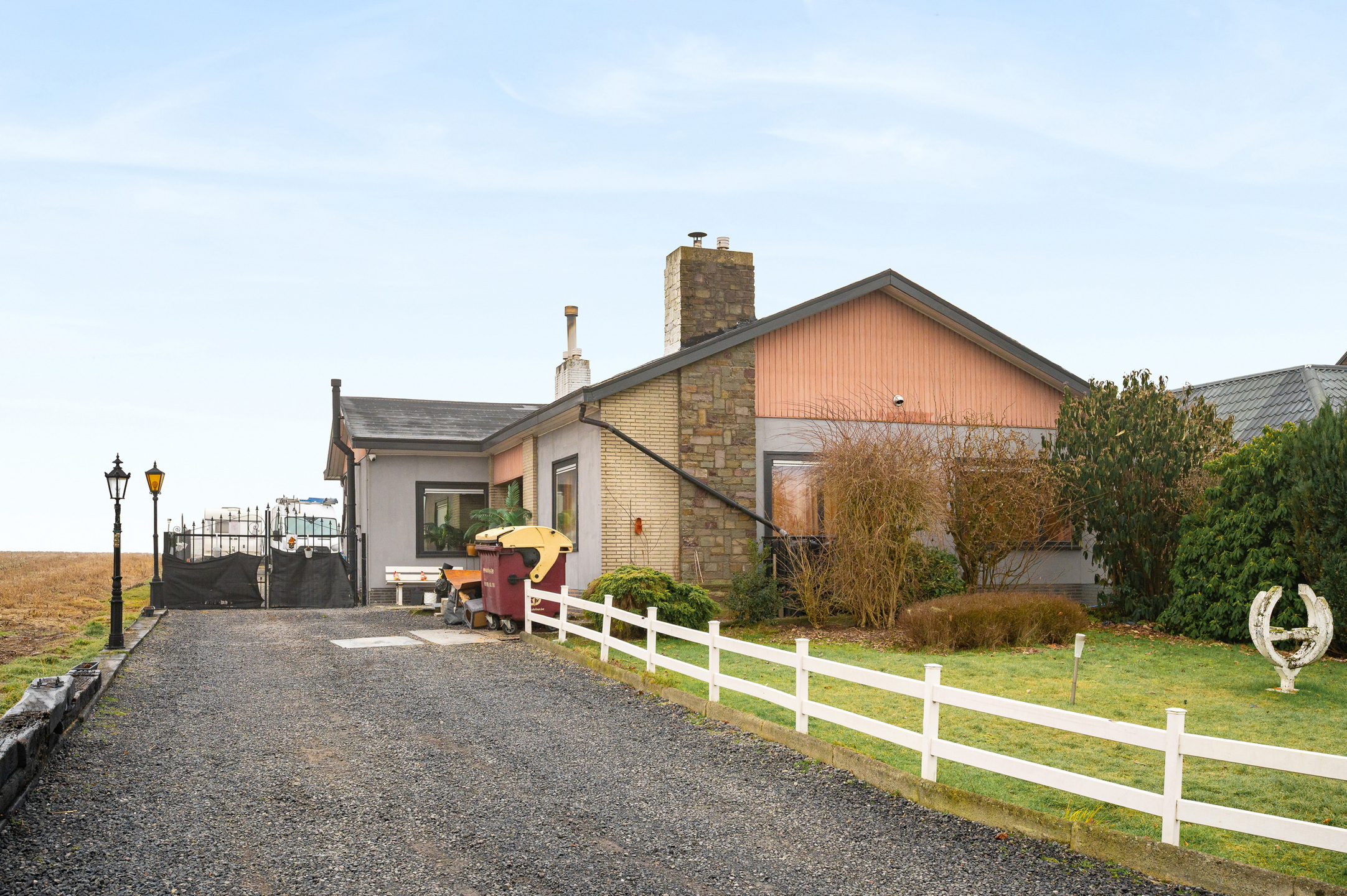 Prachtig gelegen bungalow met loods en open zicht - foto 2