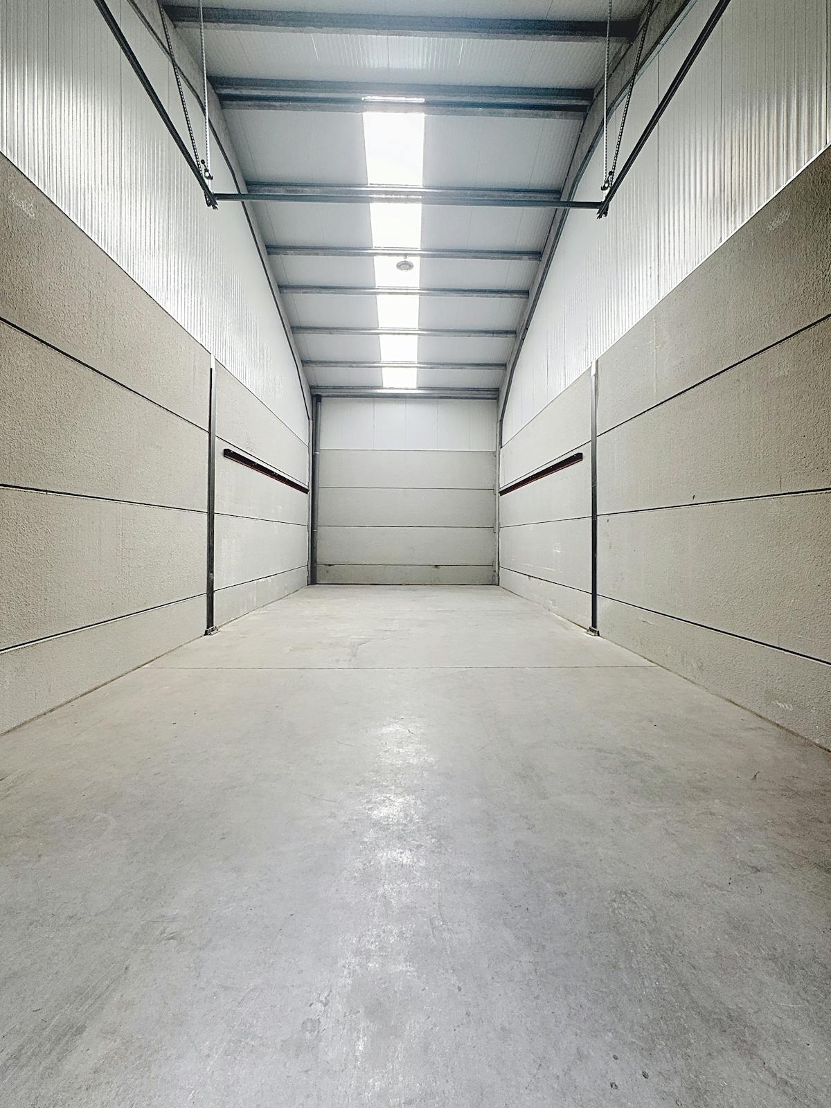 Centraal gelegen magazijn te huur (90 m²) te Middelkerke - foto 3