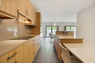 Dit energiezuinig appartement is gelegen in Geel-Stelen. Door zijn ligging zijn de omliggende gemeenten alsook de E313 vlot bereikbaar...