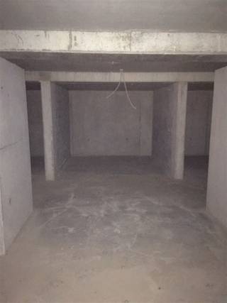 Ondergrondse autostaanplaats te koop. Te bereiken via de autolift in de Kerkstraat...