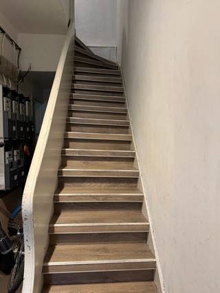 <p>In de stadsrand op wandelafstand van scholen en volle centrum deze ruime duplex.<br />het appartement beschikt over 4 slaapkamers en twee badkamers.</p>
<p>Een ruim terras achteraan.<br /><br /><span>✅ Ingerichte keuken<br />✅ centrale verwarming op aardgas<br />✅ 2 badkamers met douche<br />✅ Dubbele beglazing <br />✅ Groot terras<br /><br /></span>Perfect voor groot gezin of kangoeroewoonst</p>