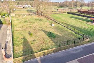 Op zoek naar de perfecte plek om jouw droomvilla te bouwen? Deze uitzonderlijke bouwgrond van 22 are met een straatbreedte van 26,55 m biedt...