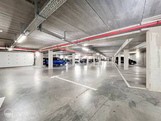 De staanplaats nr. 12 is gelegen in een ondergrondse parking in de site TRIBECA. Toegankelijk via een automatische poort te besturen...