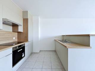 Disposition :- hall d'entrée avec toilettes- espace de vie spacieux- terrasse à l'avant du bâtiment avec vue panoramique sur le centre...
