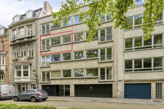 Ce charmant appartement à Bruges, entièrement rénové en 2022, est maintenant en vente et offre une combinaison idéale de confort moderne et d'un...