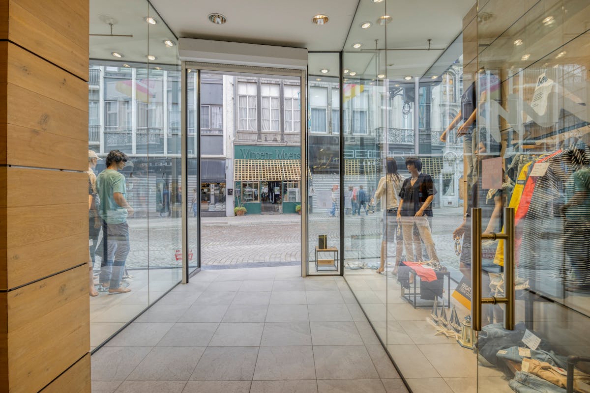 Propriété commerciale unique, appartement et entrepôt à vendre à Malines - photo 3