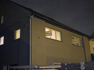 Duplex appartement, gelegen nabij het centrum.Via de trap bereiken we de eerste verdieping waar we via de inkomhal in de ruime leefruimte terecht...