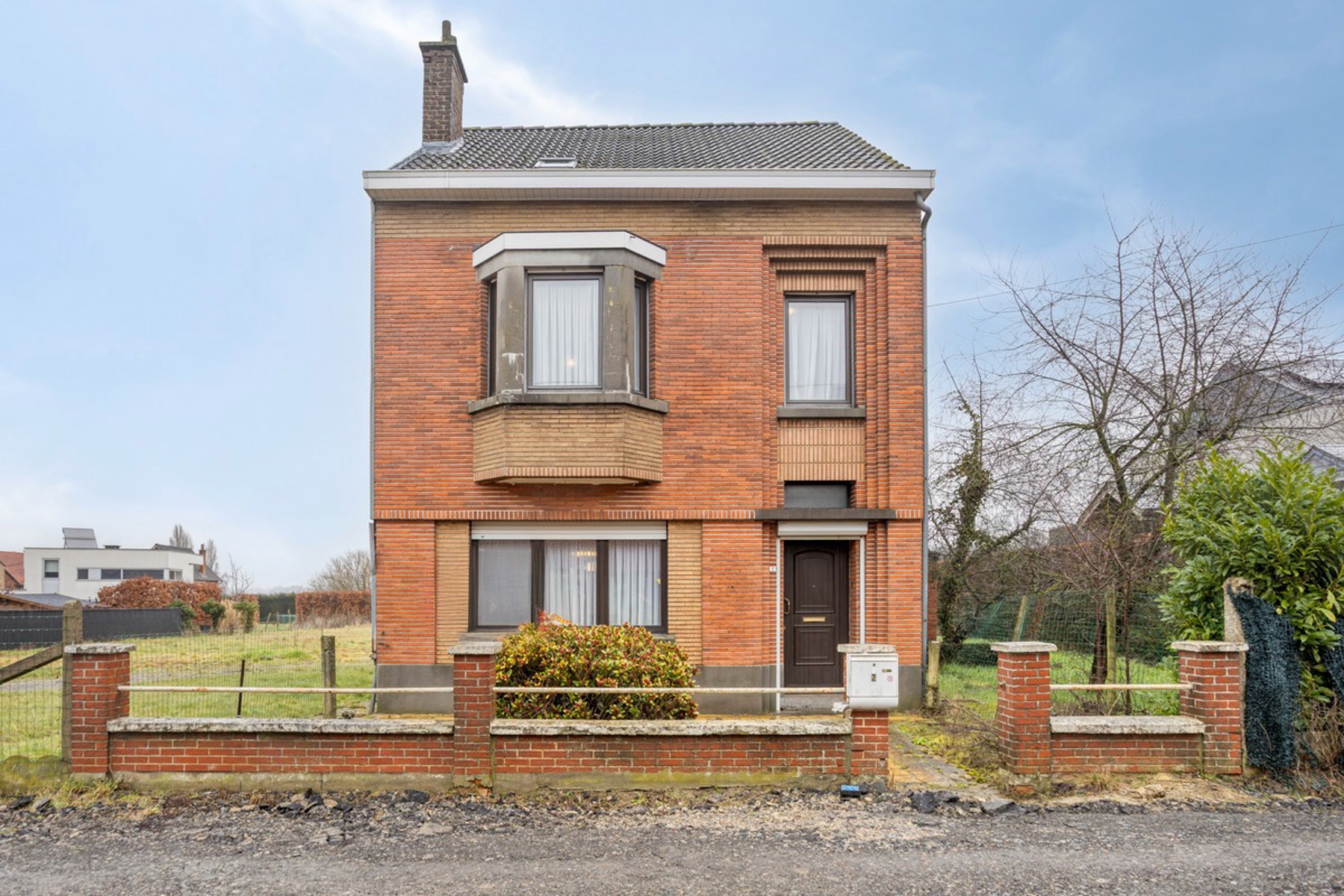 Te renoveren woning met naastliggende bouwgrond - foto 1