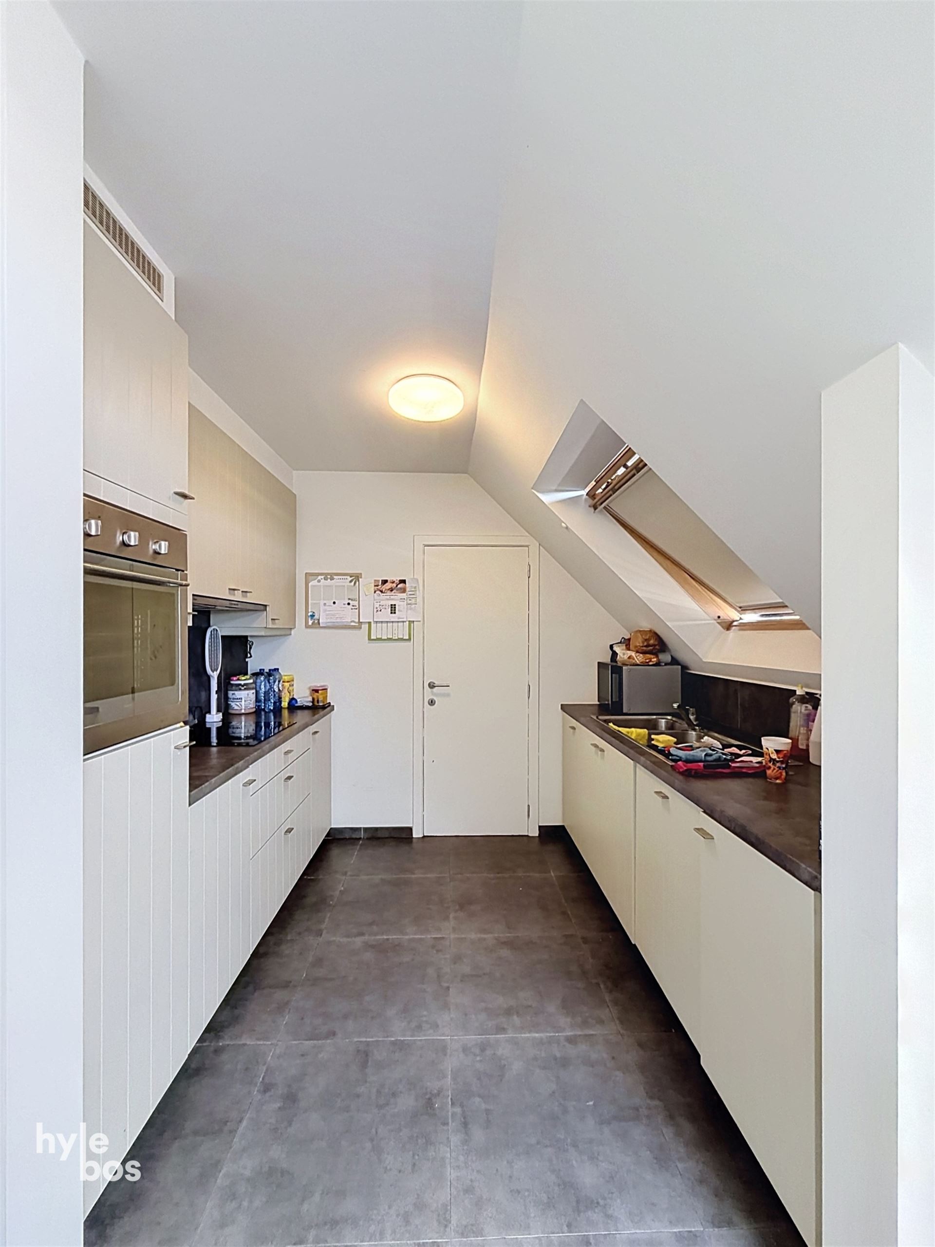 Instapklaar 2 slaapkamer appartement met terras &amp; parking - foto 4