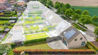 Energiezuinig halfopen huis te koop in Sint-jan (Ieper). Deze energiezuinige woning uit 2012 beschikt over EPC A, drie slaapkamers, garage en tuin. Deze woning is volledig afgewerkt en instapklaar. Ideaal voor wie op zoek is naar een woning zonder werk. Gelegen in de Brugseweg 358B te Sint-Jan geniet dit huis te koop van een vlotte verbinding met de autostrade en het centrum van Ieper. Uniek: Deze woning is uiterst energiezuinig gebouwd. Vloerverwarming en koeling met geothermische warmtepomp, zonnepanelen, driedubbele beglazing en regenput!INDELINGGelijkvloers: Inkomhal met apart toilet - lichtrijke woonkamer voorzien van salon, eetplaats en open leefkeuken - garage met automatische poort - zonnige tuin met terras - twee parkeerplaatsen voor de woning.Eerste verdieping: Drie slaapkamers - ruime badkamer met lavabomeubel, douche, ligbad - apart toilet.Verder heeft deze woning nog een ruime bergzolder.TROEVENVlot bereikbaar Bouwjaar 2012Energiezuinig gebouwd (EPC A - 39)Vloerverwarming en koeling met geothermieDriedubbele beglazing Elektriciteit conformRegenput 10.000l Parkeerruimte en garageBestuursmaatregelen in het maatregelenregister: in aanvraag