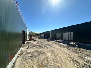 Nieuwbouw KMO-unit van 498 m² met 260 m² kantoorruimte te koop en 8 privatieve parkeerplaatsen.De loods maakt deel uit van “Apollo”, een gloednieuw...