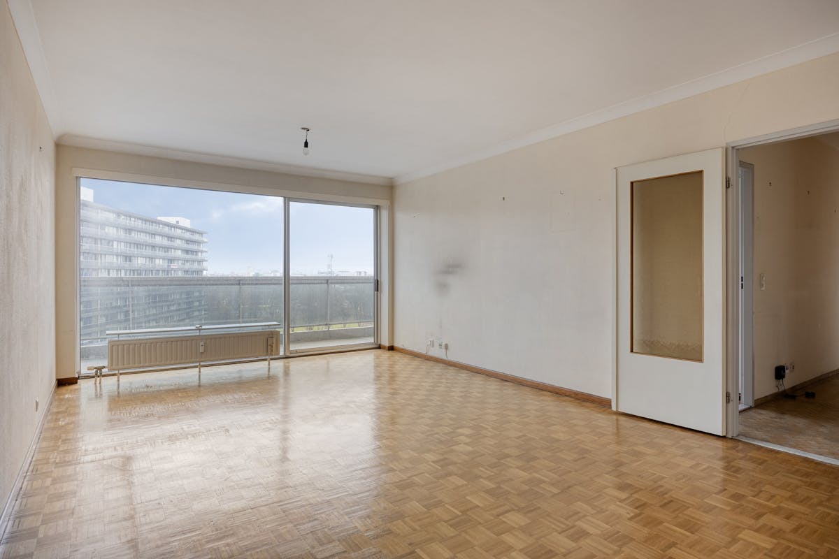 Te renoveren appartement te koop in Berchem - foto 1