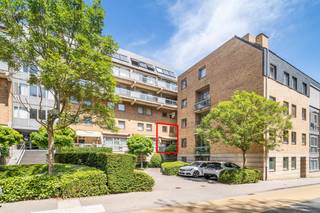 Bent u op zoek naar een appartement met iets meer (buiten)ruimte? Dan is dit mooie appartement de ideale match! Het appartement beschikt over...