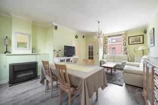 Te renoveren woning met potentieel in het hart van DuffelOntdek deze charmante woning in de rustige De Meesterstraat 13, gelegen in een aangename...