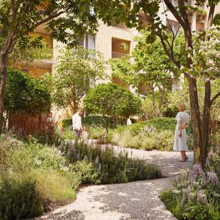 <p>In het groene hart van de Antwerpse <strong>Slachthuisbuurt</strong> ligt dit energiezuinige en lichtrijke appartement in <b>Groene Poort Fase 2 </b>– een nieuw residentieel project met een indrukwekkende binnentuin, ontworpen door landschapsarchitect <strong>Erik Dhont</strong>. Een ideale woonoplossing of slimme investering.</p>
<p>✔ 2 slaapkamers<br />✔ Badkamer, apart toilet en opbergruimte<br />✔ Breed terras met uitzicht op de rustgevende binnentuin<br />✔ Nieuwbouw met afwerking op maat<br />✔ Architecten: STYFHALS &amp; Harquitectes<br />✔ Gelegen in een duurzame, autoluwe en centraal gelegen stadswijk<br />✔ All-inverhuurservice voor investeerders<br />✔ Richtprijs: € 290.000 (excl. kosten)</p>
<p>Meer info: <span>https://bit.ly/4pbYYjQ</span></p>