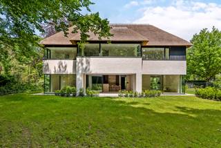 Living without compromises - turnkey, stylish and future proof<br /><br />Discover this exceptional new-build villa in an absolute prime location in Koningshof, where contemporary architecture, high-quality materials, and advanced techniques come together to form a unique whole. The house is fully turnkey and located on a beautifully landscaped, southeast-facing plot.<br /><br />Layout & Comfort<br />You are welcomed into a spacious entrance hall with a built-in cloakroom and guest toilet. Adjacent is an elegant office, ideal for working from home or a practice space.<br /><br />The light-filled living area of 65 m², with a cozy fireplace, seamlessly flows into the open living and dining kitchen, equipped with custom-made and top-class appliances. Thanks to the large windows, you can enjoy abundant daylight and direct access to the spacious, covered terrace and perfectly maintained garden.<br /><br />Also on the ground floor: a practical utility room and a double integrated garage.<br /><br />Floors full of space & luxury<br />On the first floor, there are four full-sized bedrooms, each with its own en-suite bathroom. The master bedroom (approx. 28 m²) is equipped with a stylish dressing room. A separate laundry room and linen room provide extra convenience.<br /><br />The top floor houses an impressive multifunctional space of approx. 130 m² - perfect as a fitness room, hobby room, relaxation room, or office.<br /><br />Sustainability & Technology<br />This villa is fully future proof thanks to:<br /><br />Heat pump<br />Ventilation system type D<br />9 solar panels<br />Rainwater recovery system<br /><br />Price<br />Land share: € 750,000 + 12% registration fees<br />Construction share: € 1,600,000 + 21% VAT<br />Total investment in absolute top class: € 2,350,000*