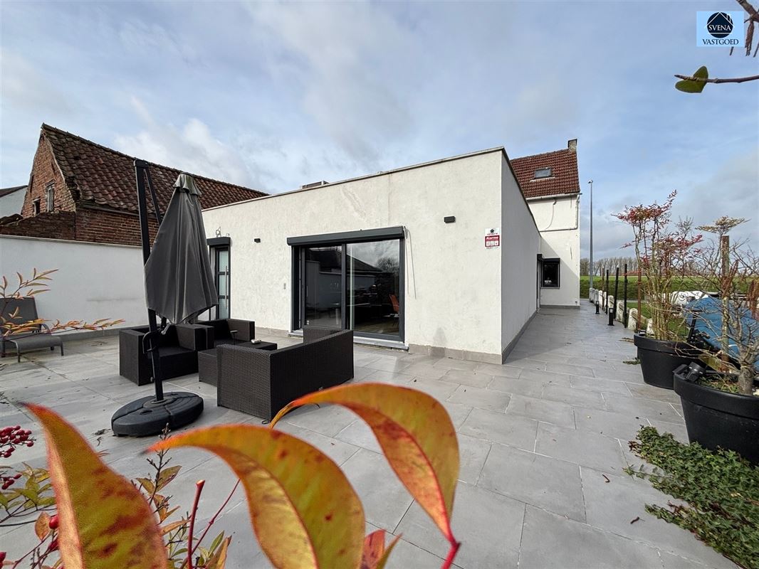 GERENOVEERDE HOB MET GROTE TUIN EN 2 GARAGES - foto 2
