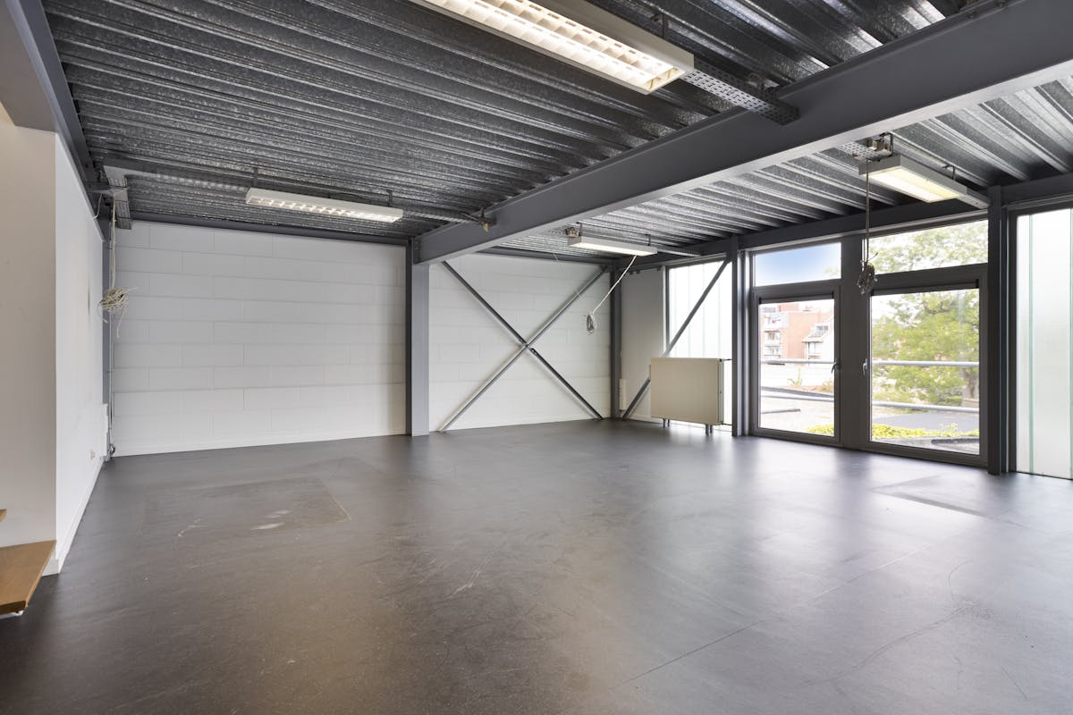 Bureau prêt à emménager à vendre d'environ 367 m² au centre de Torhout - photo 2