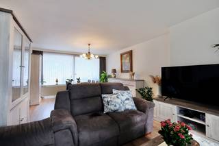 Gelegen op een strategische locatie, biedt deze woning een vlotte verbinding naar de stad én directe nabijheid van winkels, scholen en...