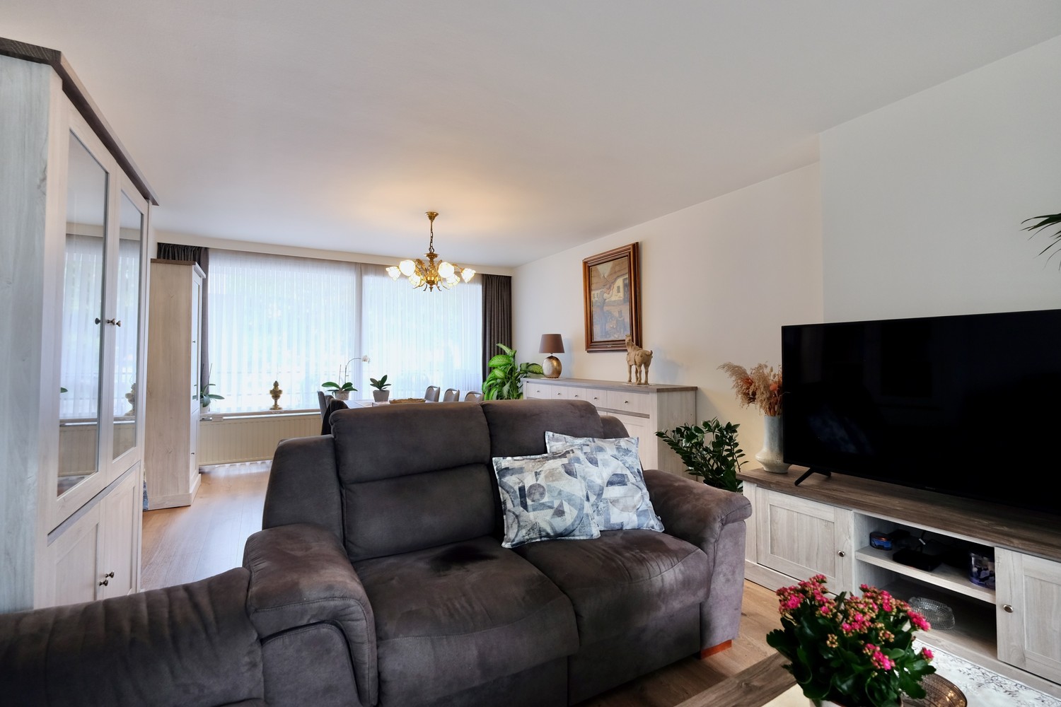 Ruim drie slaapkamer appartement TE HUUR - foto 2