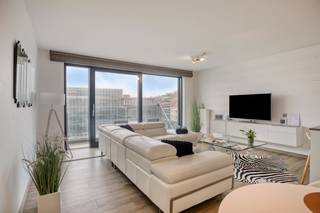 In het centrum van Koksijde-Bad vinden we dit recent (bouwjaar 2018) appartement (85 m²) te koop. Het appartement beschikt over 2 slaapkamers en...