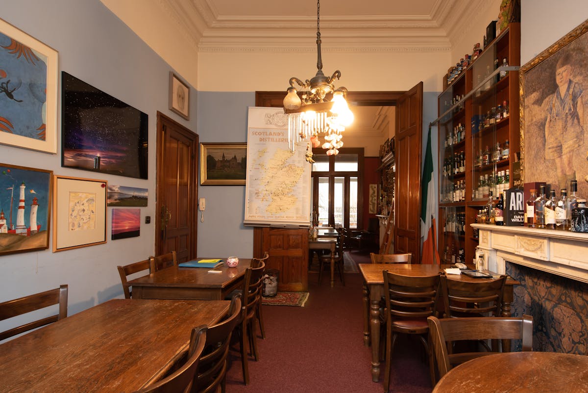 Charmant herenhuis te koop te Oostende met veel mogelijkheden - foto 4