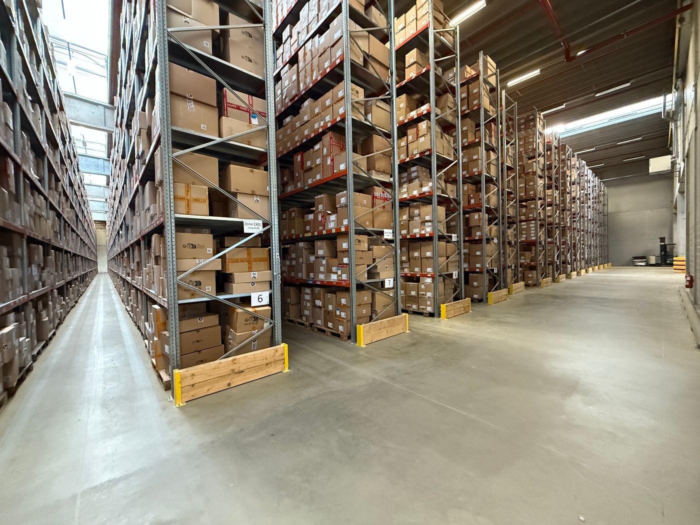 Logistiek pand van 6.561 m² met 6 laadkades vlak aan de E17 - foto 3