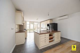 Deze woning neemt deel aan de verkoopmarathon op 8 of 9 mei 2026.Ruime en energiezuinige gezinswoning in het centrum van AartselaarDeze gezellige en...