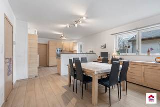 Op zoek naar een energiezuinige en instapklare villa op een toplocatie in Wemmel? Deze recente woning (bouwjaar 2021) combineert moderne luxe...