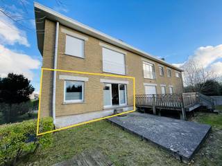 Bemeubeld appartement in een rustige omgeving.Inkomhal, woonkamer, aparte keuken met toegang tot terras, 1 slaapkamer, badkamer met zitbad, wastafel...
