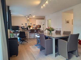 Dit heerlijk gelijkvloers jongbouw appartement (134,5 m²) met 2 slaapkamers, terras en private ruime tuin (70 m²) bevindt zich in een...