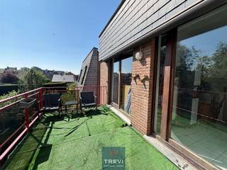 SOUS OPTION Au coeur du centre ville (commerces, gare, écoles accessibles à pied) bel appartement lumineux avec terrasse au 5e étage d'une...