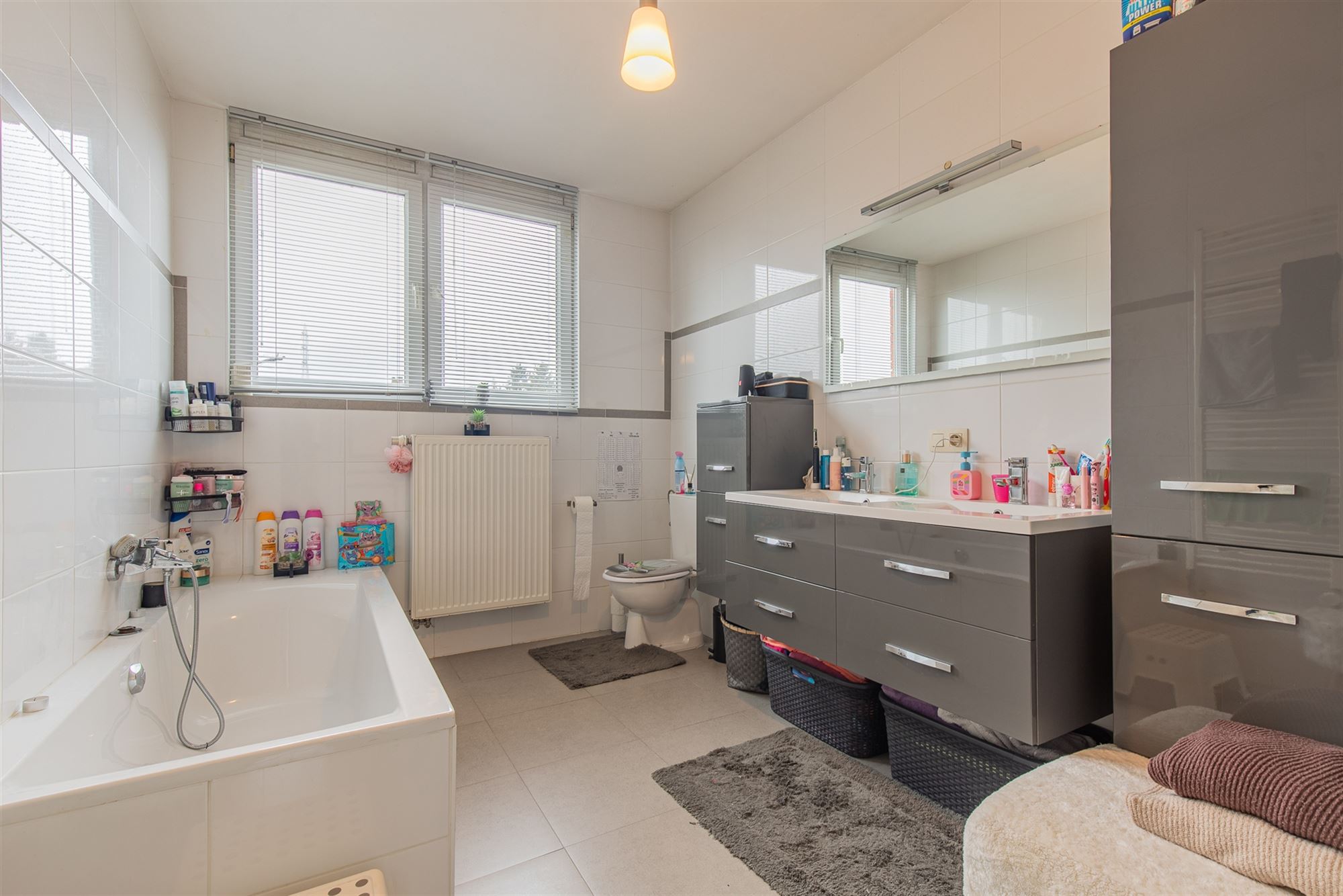 Ruime woning met atelier of opslag. - foto 4